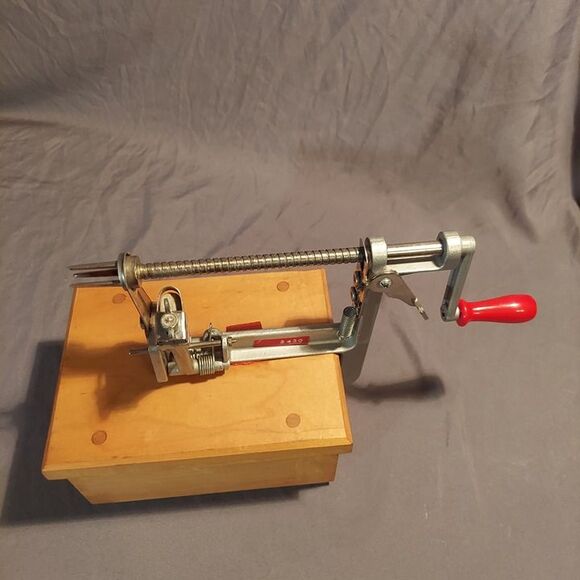 The Pampered Chef 2430 Counter Clamp Apple Peeler Corer Slicer - Picture 11 of 12